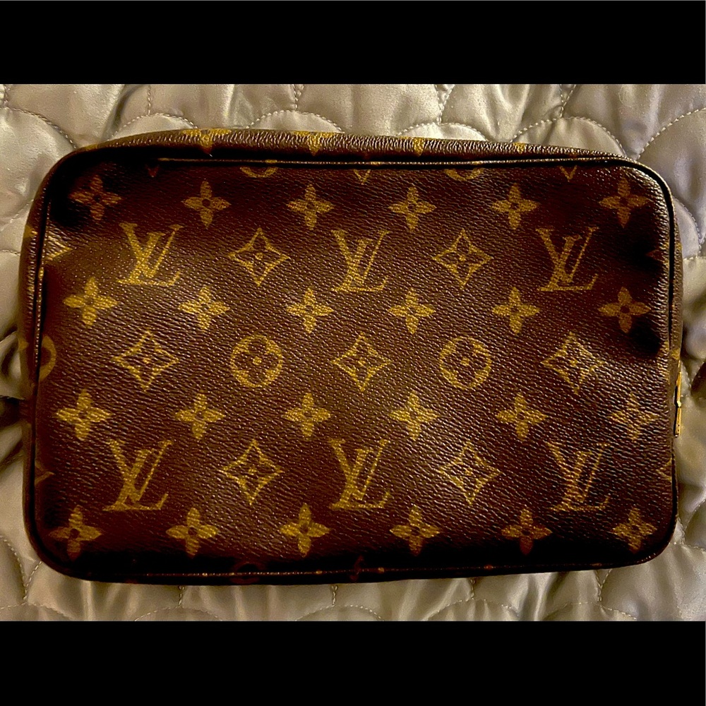 Louis Vuitton trousse 23